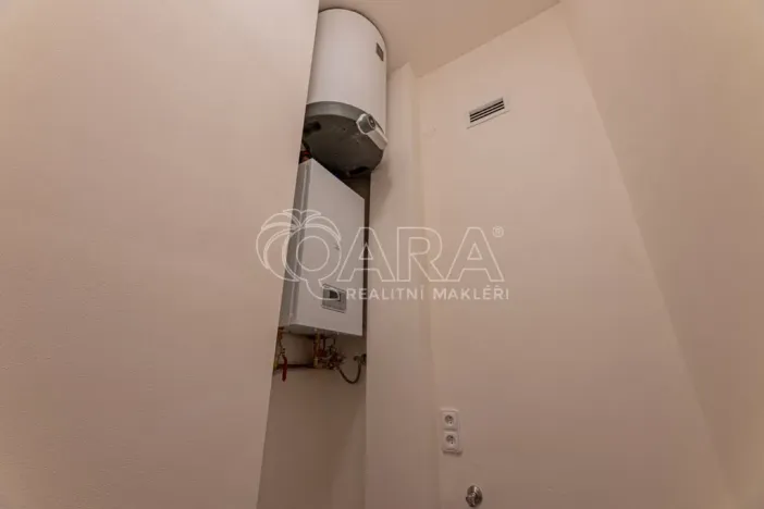 Pronájem bytu 1+kk, Praha - Žižkov, Viklefova, 34 m2