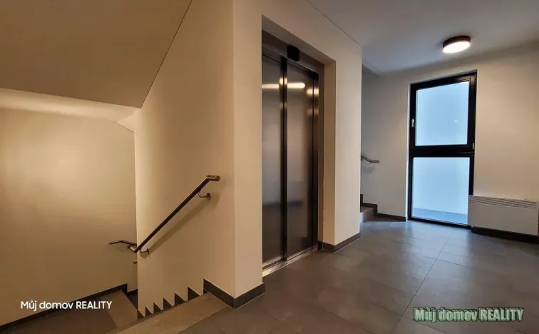 Pronájem bytu 1+kk, Praha - Modřany, Komořanská, 36 m2