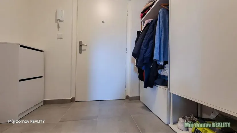 Pronájem bytu 1+kk, Praha - Modřany, Komořanská, 36 m2