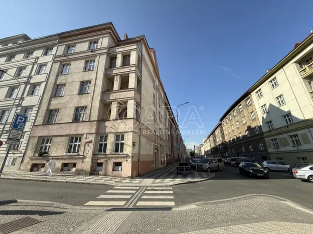 Pronájem bytu 1+kk, Praha - Dejvice, Kafkova, 39 m2