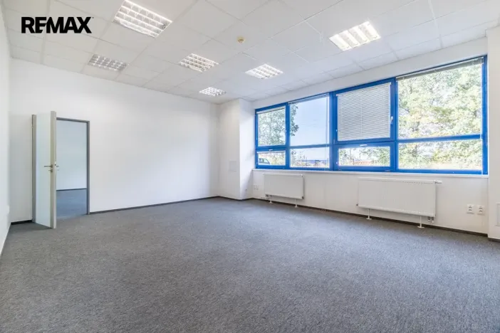 Pronájem kanceláře, Tuchoměřice, U Špejcharu, 107 m2