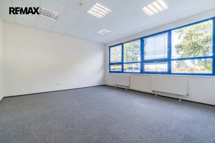 Pronájem kanceláře, Tuchoměřice, U Špejcharu, 107 m2