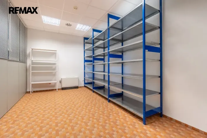 Pronájem kanceláře, Tuchoměřice, U Špejcharu, 107 m2