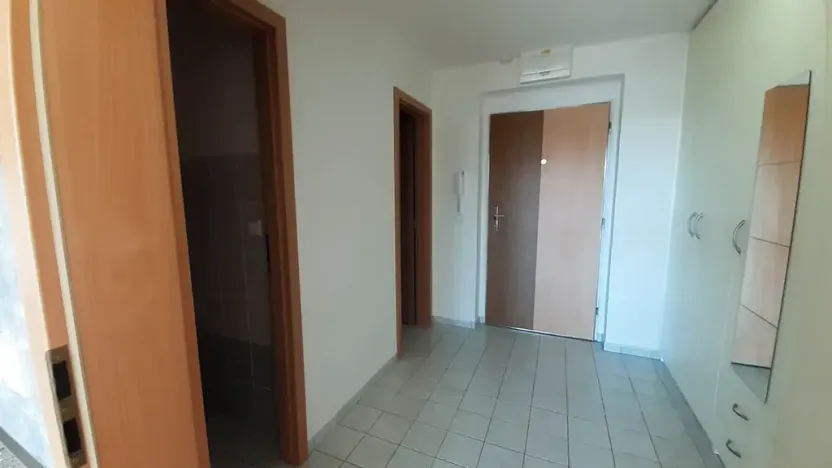 Pronájem bytu 1+kk, Praha - Stodůlky, Sluneční náměstí, 44 m2