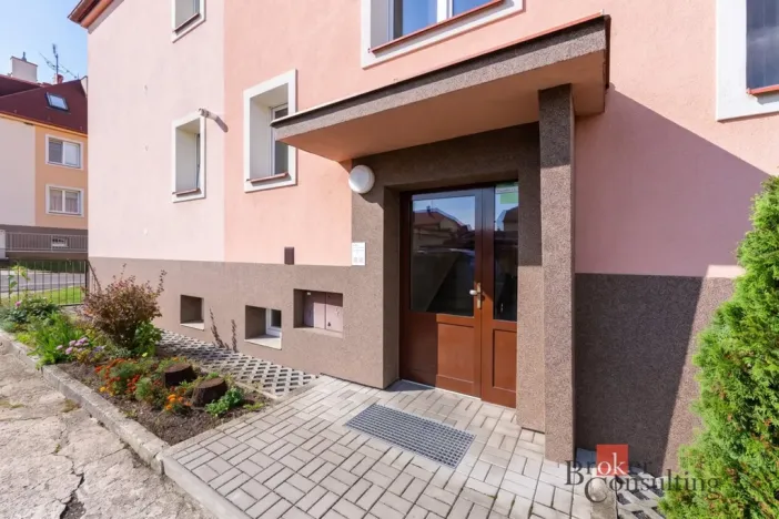 Prodej bytu 1+1, Zabrušany - Všechlapy, 42 m2