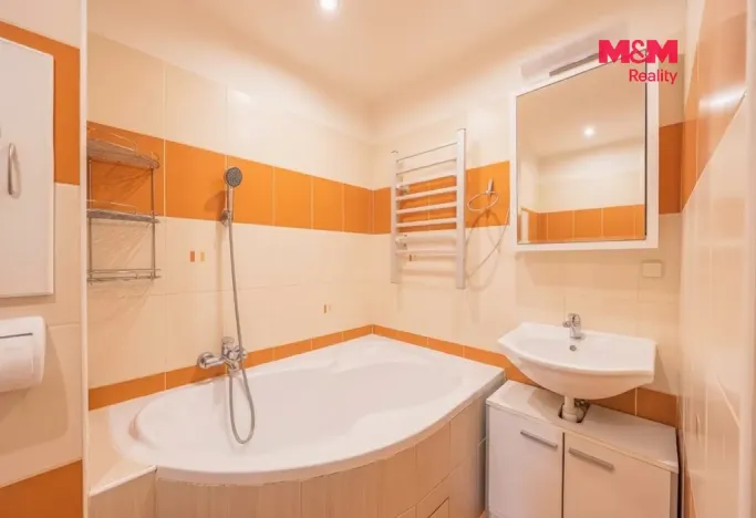 Prodej bytu 3+1, Chrudim - Chrudim III, Fibichova, 74 m2