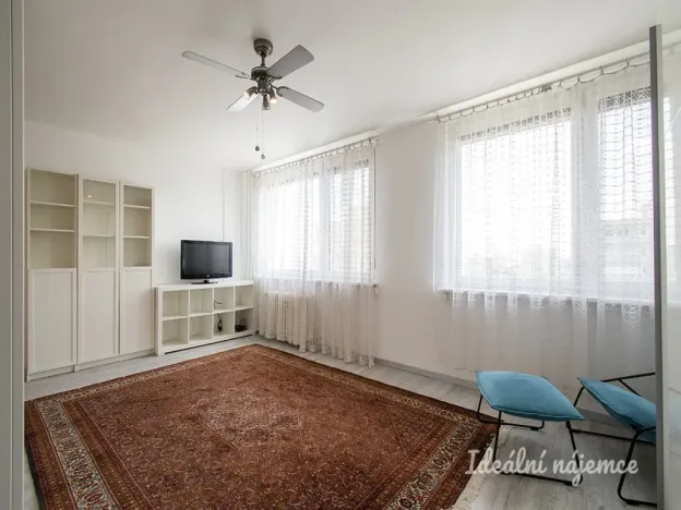 Pronájem bytu 1+kk, Praha - Řepy, Vondroušova, 35 m2