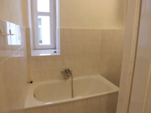 Pronájem bytu 1+1, Praha - Nusle, náměstí Generála Kutlvašra, 49 m2