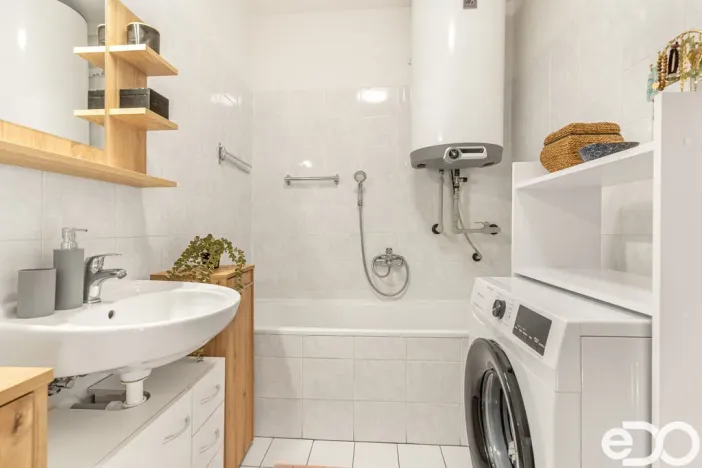 Prodej bytu 2+kk, Neveklov, Pod Radnicí, 56 m2