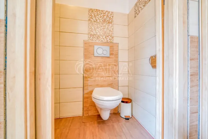 Prodej rodinného domu, Jinín, 245 m2