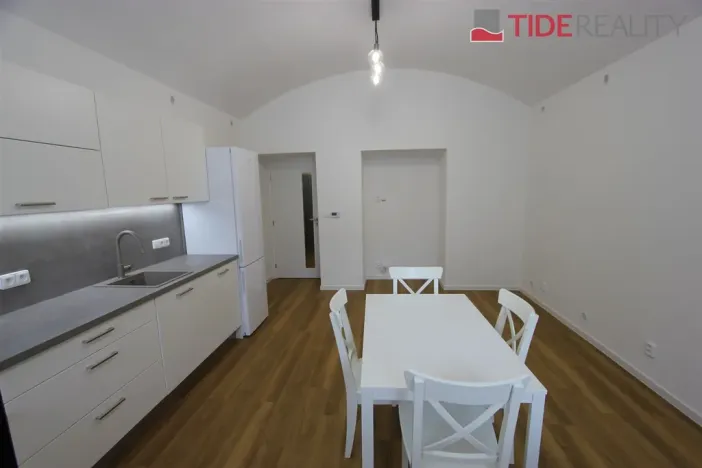 Pronájem bytu 2+kk, Praha, Svobodova, 50 m2