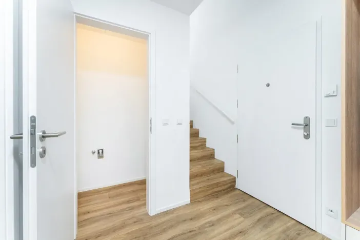 Pronájem bytu 4+kk, Praha - Vysočany, Odkolkova, 155 m2