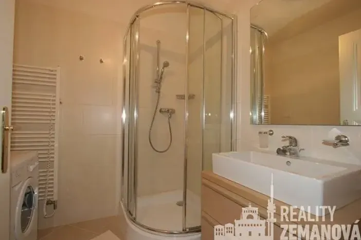 Pronájem bytu 1+kk, Praha - Vinohrady, Italská, 41 m2