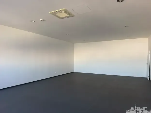 Pronájem komerční nemovitosti, Nupaky, Komerční, 470 m2