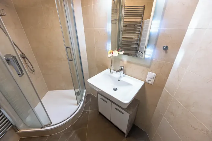 Pronájem bytu 2+kk, Praha, Tyršova, 56 m2