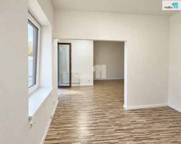 Pronájem bytu 1+kk, Praha - Hrdlořezy, Českobrodská, 28 m2