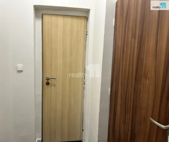 Pronájem bytu 1+kk, Praha - Hrdlořezy, Českobrodská, 28 m2