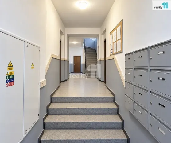 Pronájem bytu 1+kk, Praha - Hrdlořezy, Českobrodská, 28 m2