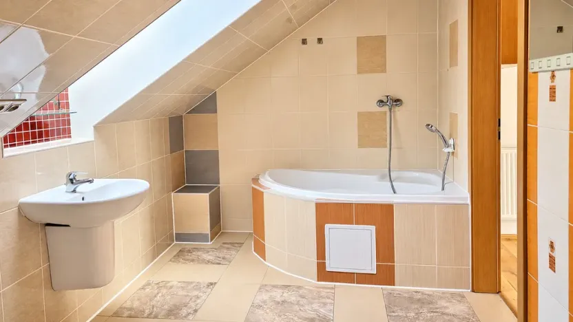 Pronájem bytu 2+kk, Třebotov, Hlavní, 80 m2