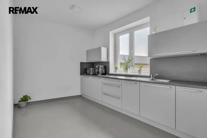 Pronájem kanceláře, Praha, Strakonická, 160 m2
