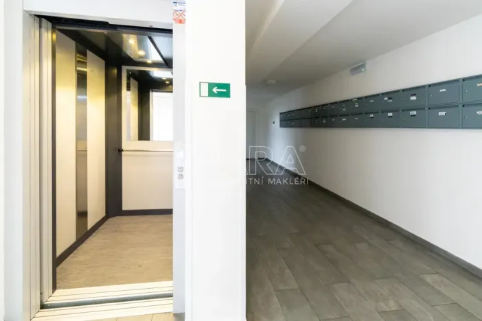 Prodej bytu 2+kk, Milovice - Mladá, Armádní, 53 m2