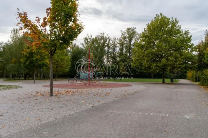 Prodej bytu 2+kk, Milovice - Mladá, Armádní, 53 m2