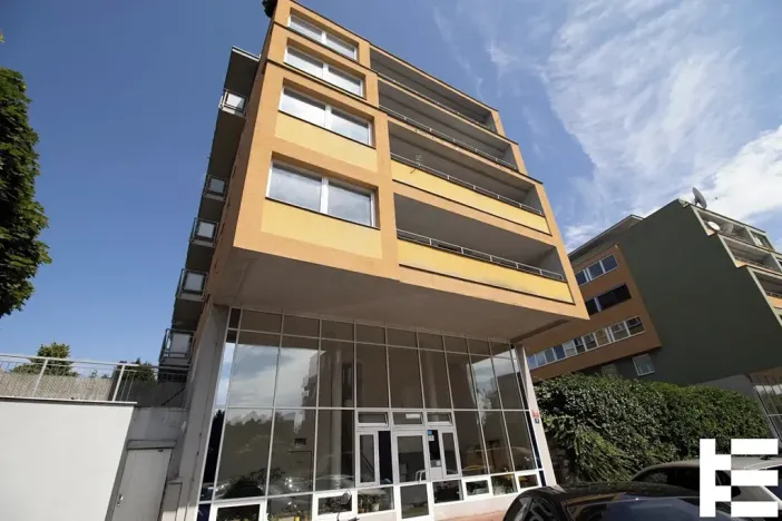 Pronájem garážového stání, Praha - Troja, Vřesová, 25 m2