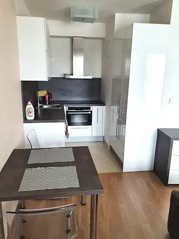 Prodej bytu 1+kk, Praha - Hloubětín, Nademlejnská, 37 m2
