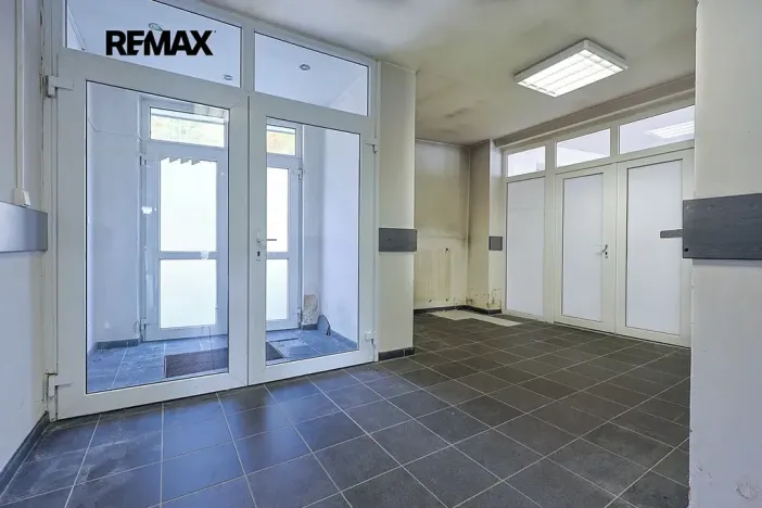 Pronájem obchodního prostoru, Plzeň, Na Roudné, 150 m2