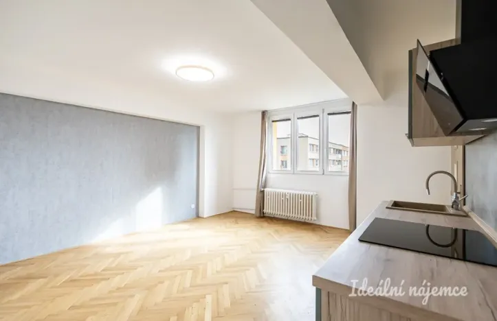 Pronájem bytu 2+kk, Kolín - Kolín II, Tyršova, 36 m2