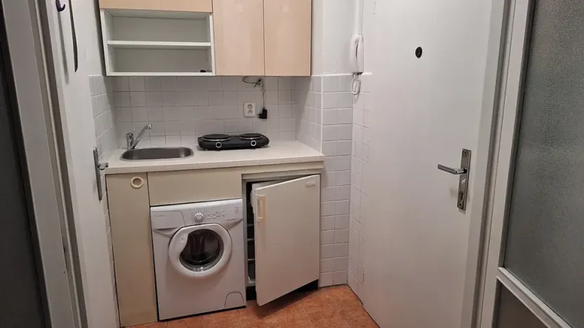 Pronájem bytu 1+kk, Praha - Vokovice, Evropská, 25 m2