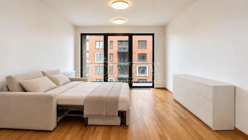 Pronájem bytu 1+kk, Praha - Karlín, Švarcova, 36 m2
