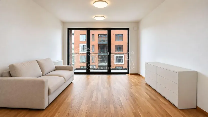 Pronájem bytu 1+kk, Praha - Karlín, Švarcova, 36 m2