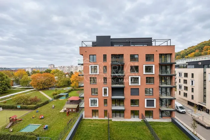 Pronájem bytu 1+kk, Praha - Karlín, Švarcova, 36 m2