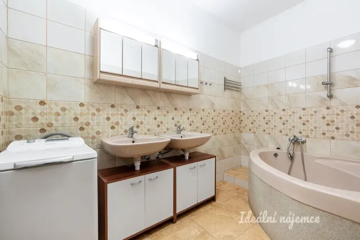 Pronájem bytu 2+kk, Praha - Suchdol, Brandejsovo náměstí, 54 m2