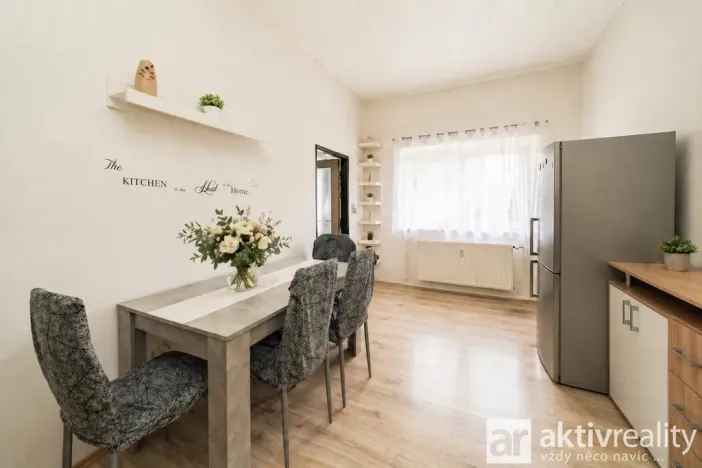 Prodej činžovního domu, Dolní Zálezly, Mírové náměstí, 250 m2