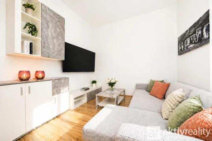 Prodej činžovního domu, Dolní Zálezly, Mírové náměstí, 250 m2