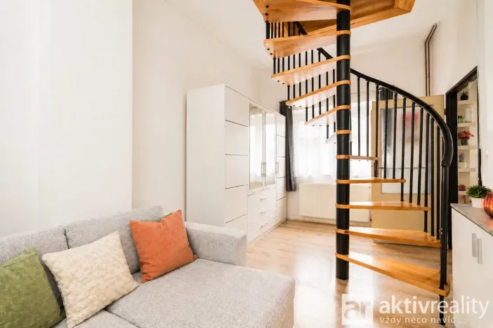 Prodej činžovního domu, Dolní Zálezly, Mírové náměstí, 250 m2