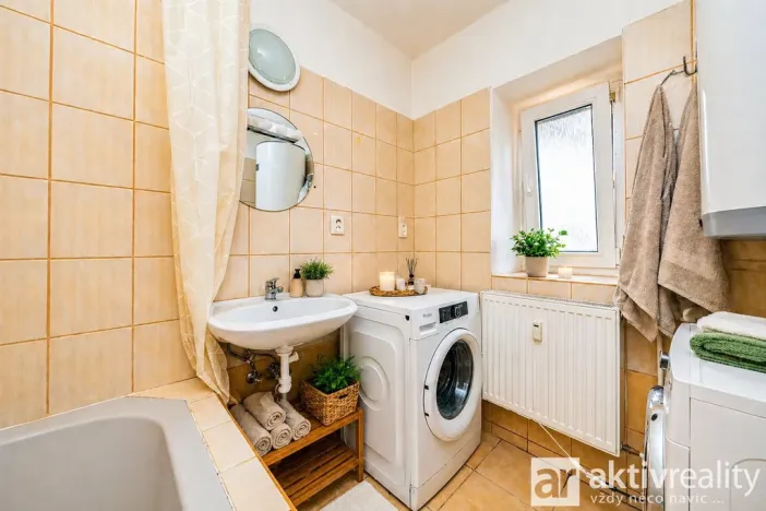 Prodej činžovního domu, Dolní Zálezly, Mírové náměstí, 250 m2