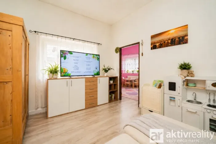 Prodej činžovního domu, Dolní Zálezly, Mírové náměstí, 250 m2