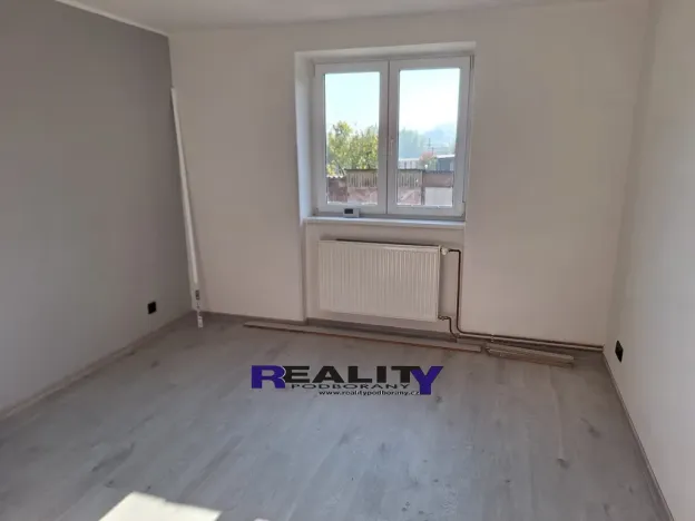 Prodej bytu 2+1, Vroutek, Husova, 60 m2