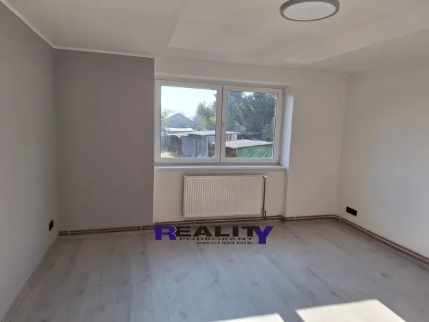 Prodej bytu 2+1, Vroutek, Husova, 60 m2