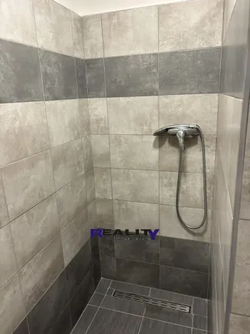 Prodej bytu 2+1, Vroutek, Husova, 60 m2