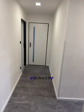 Prodej bytu 2+1, Vroutek, Husova, 60 m2
