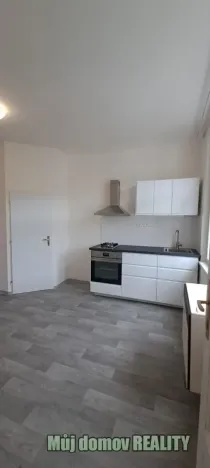 Pronájem bytu 1+kk, Praha - Nusle, Jaurisova, 32 m2