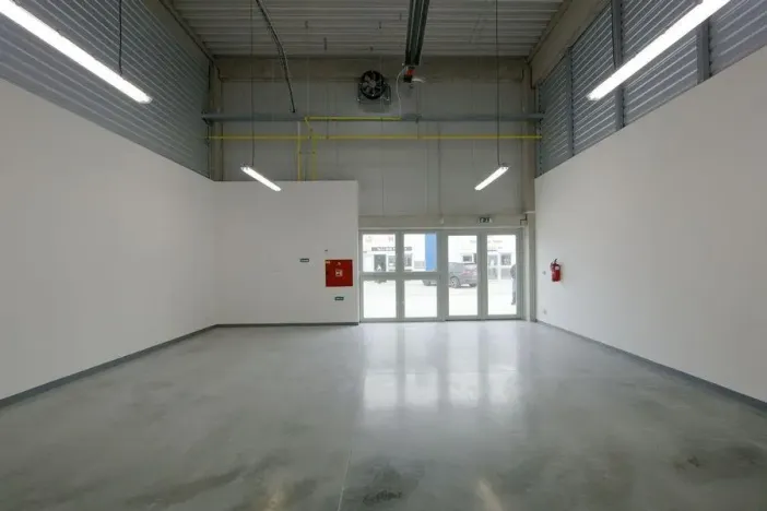 Pronájem obchodního prostoru, Praha - Malešice, Tiskařská, 330 m2