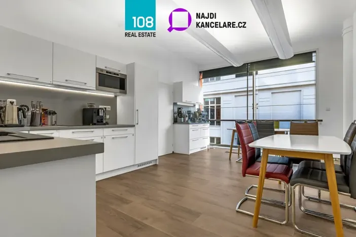 Pronájem kanceláře, Praha - Karlín, Křižíkova, 747 m2