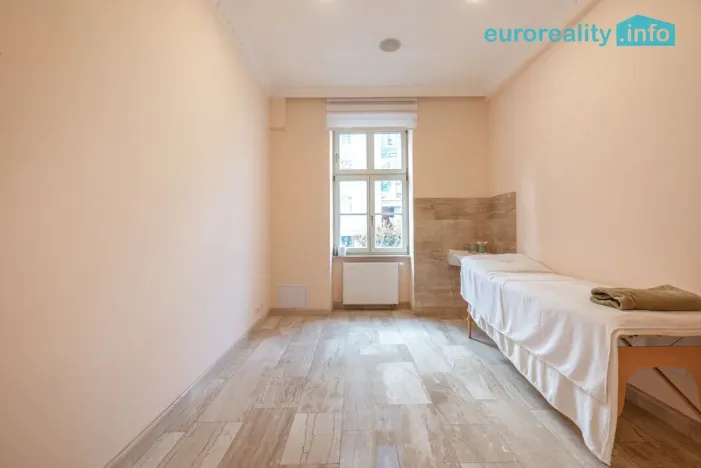Pronájem obchodního prostoru, Karlovy Vary, Zámecký vrch, 20 m2