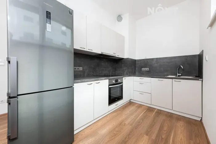 Pronájem bytu 2+kk, Pardubice, Bratranců Veverkových, 46 m2