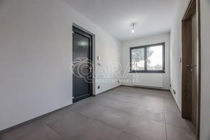 Pronájem kanceláře, Praha - Strašnice, Květnická, 27 m2